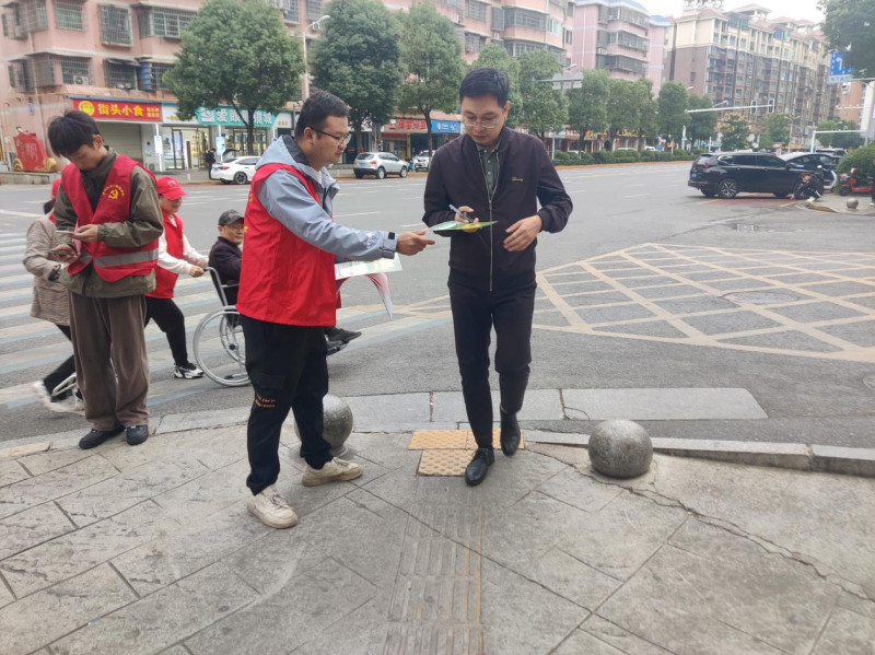 新起点同伴志愿者开展禁毒宣传。