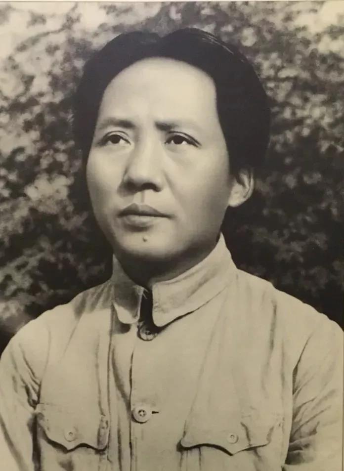 ▲1937年，毛泽东在延安