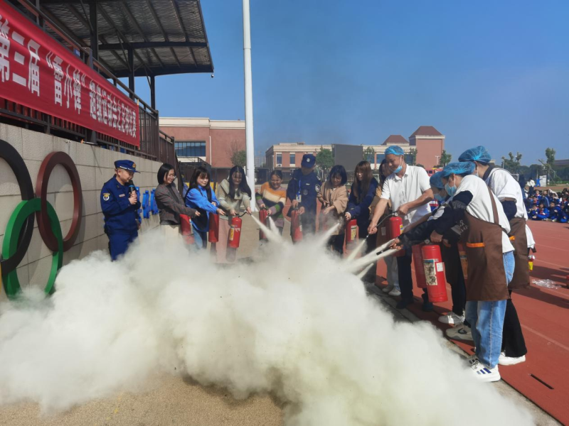 长沙市望城区消防救援大队走进南雅望城学校开展消防宣传进校园活动。通讯员供图