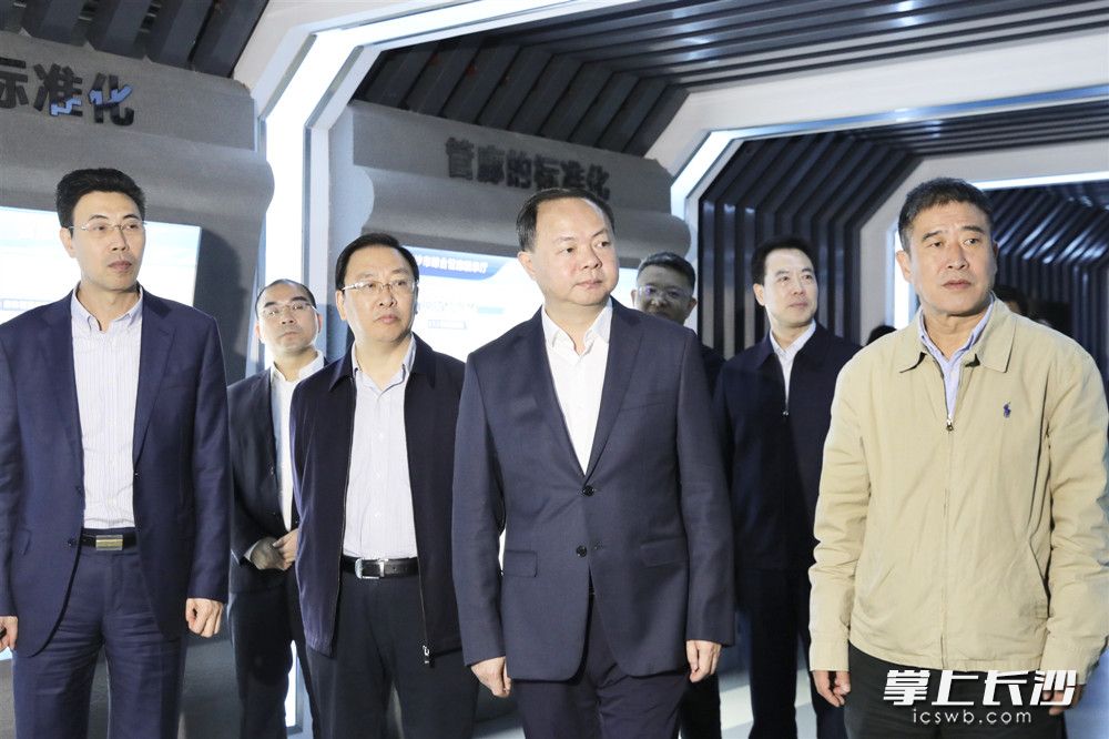 郑建新调研长沙高铁会展新城。 刘书勤 摄