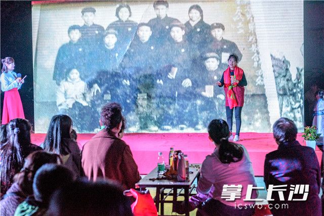 “当年物资匮乏,家里只有一条好一点的裤子,谁出去办正经事才会让他穿,如今好好的牛仔裤,年轻人还要打个洞,那叫时髦!”居民周启斌一边讲解自家的旧照片,一边感慨万千。 “当年物资匮乏,家里只有一条好一点的裤子,谁出去办正经事才会让他穿,如今好好的牛仔裤,年轻人还要打个洞,那叫时髦!”居民周启斌一边讲解自家的旧照片,一边感慨万千。