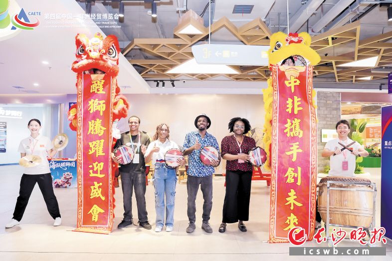 常设展馆不仅是贸易平台,更是文化客厅。 常设展馆不仅是贸易平台,更是文化客厅。