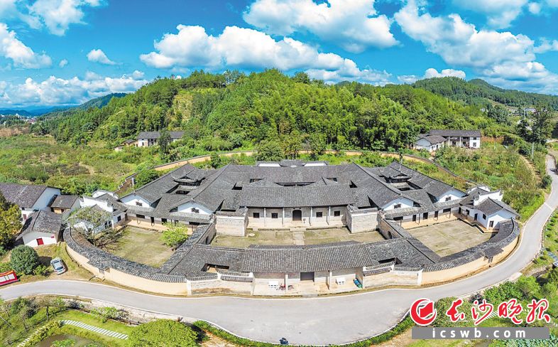 百年老宅锦绶堂气势恢宏、工艺精湛，它见证着这片土地上的革命风云和沧桑巨变。均为长沙晚报全媒体记者 陈飞 摄