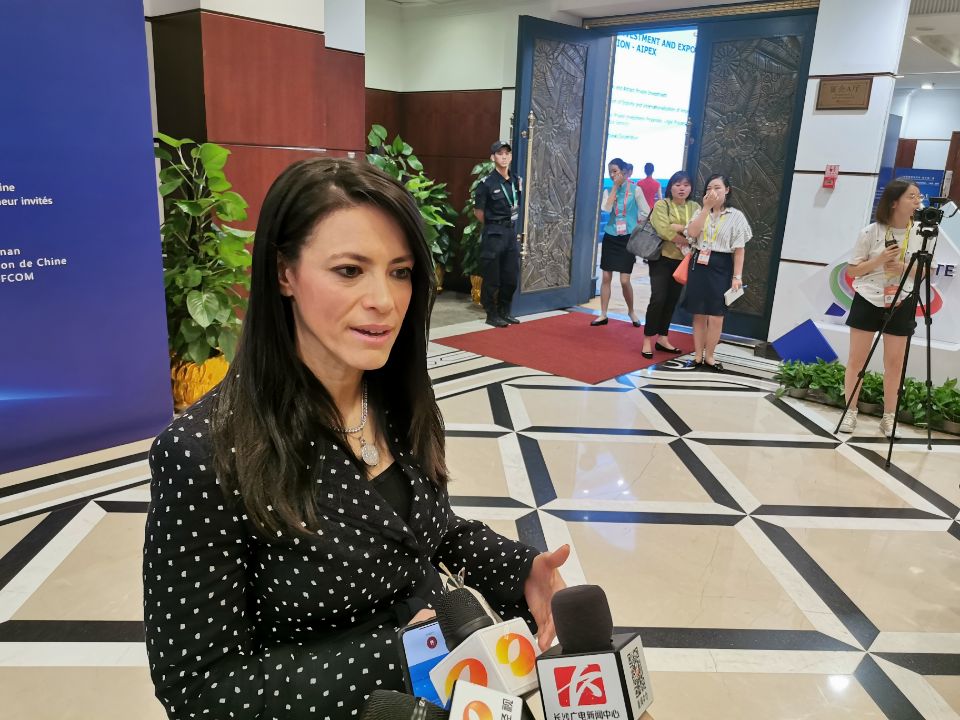 埃及旅游部长拉尼亚接受采访。