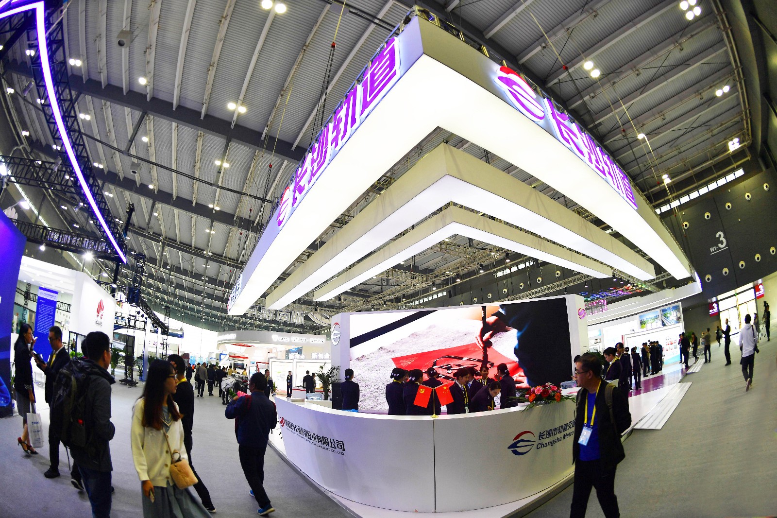 博览会长沙轨道交通展位一角。长沙晚报全媒体记者 周柏平摄