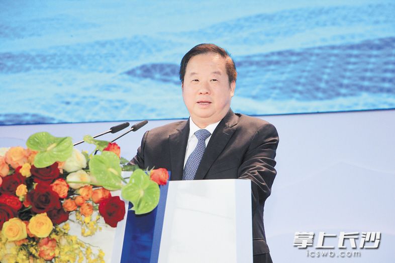 傅军(第十届全国工商联副主席、新华联集团董事局主席兼总裁)　　本组图片均为长沙晚报通讯员 瞿顺利 摄